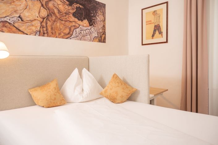 Einzelzimmer Egon Schiele Themenzimmer Bett