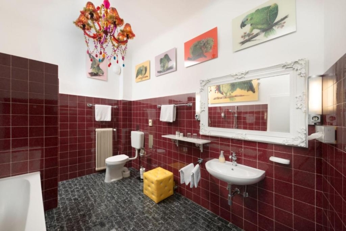 Modernes Badezimmer mit WC