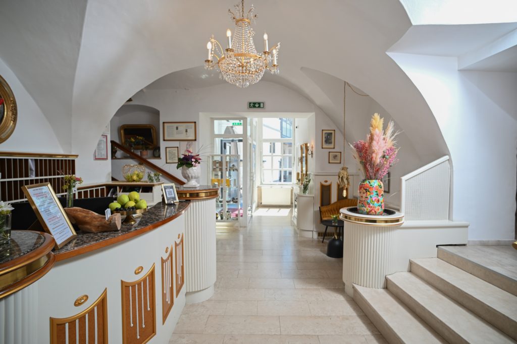 Foyer Hotel Goldenes Lamm in Villach