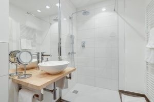 Modernes Badezimmer