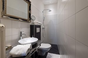 Modernes Badezimmer