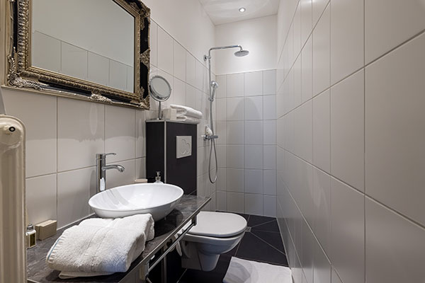 Modernes Badezimmer