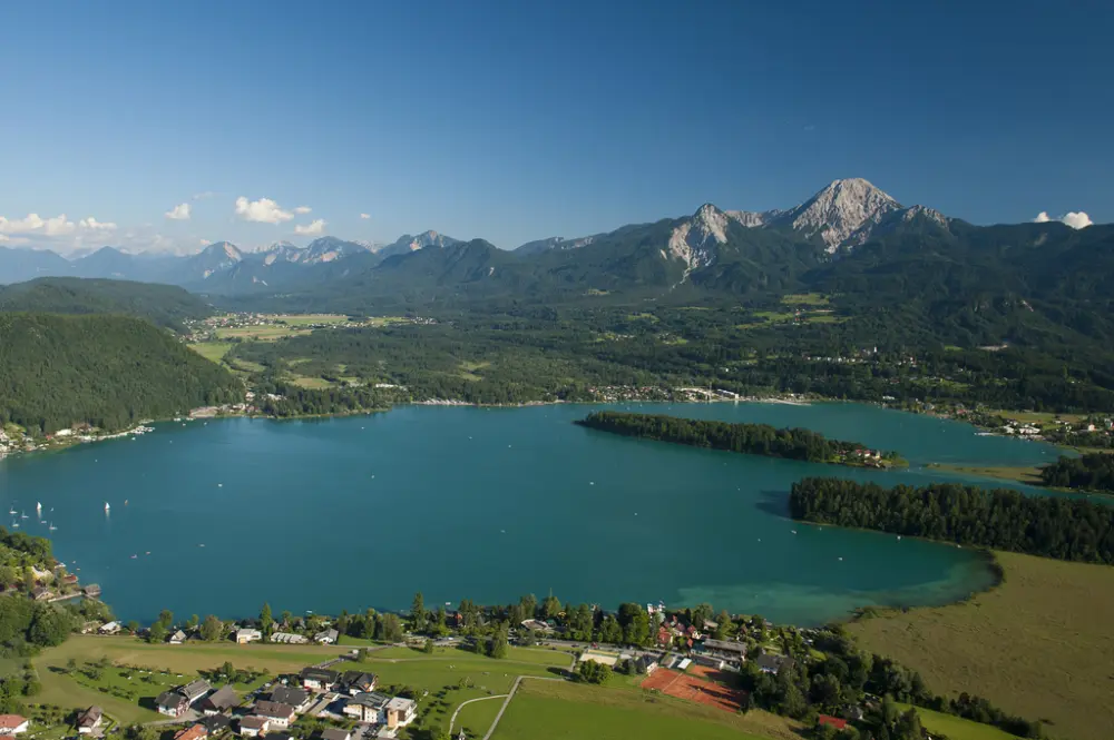 faaker-see-region-villach-tourismus-gmbh-franz-gerdl Drohnenaufnahme vom Faaker See