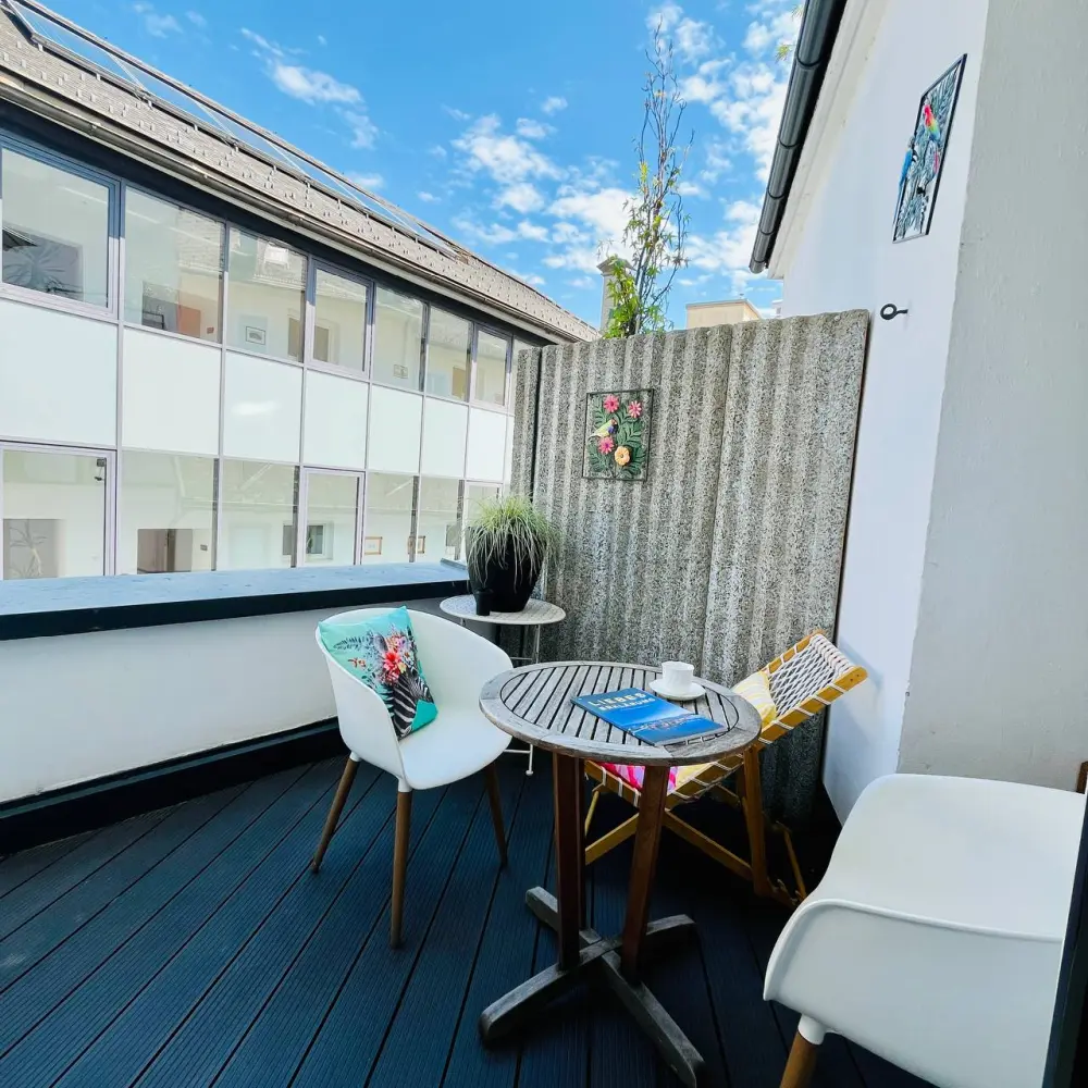 Balkon des Superior Zimmers mit Sitzbereich