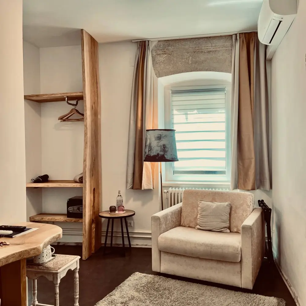 Gemütliche Sitzecke im Premium Zimmer