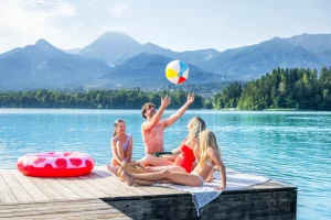 Badespaß mit Familie am Faaker See